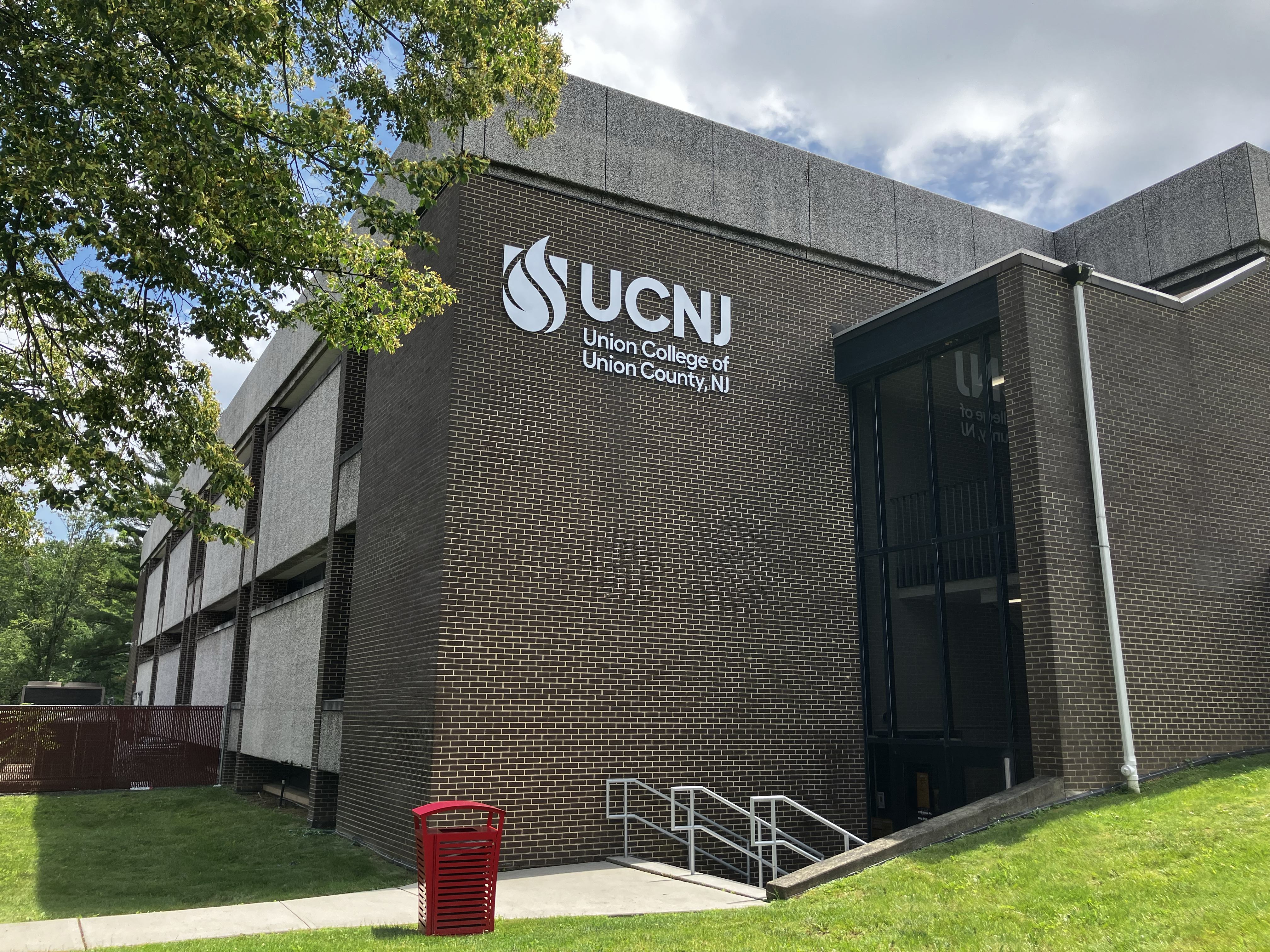 Picture of the Scotch Plains campus building.